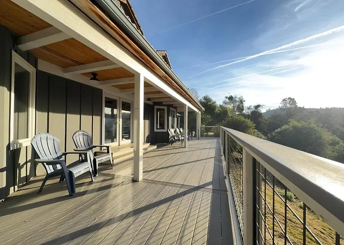 Peaceful & Secluded, Yet Close To Town.