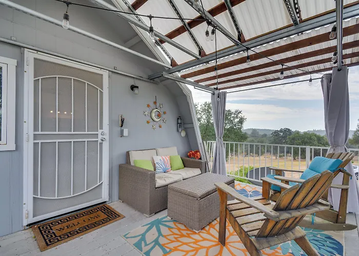 Mariposa Home: Furnished Patio & Sierra Mtn Views